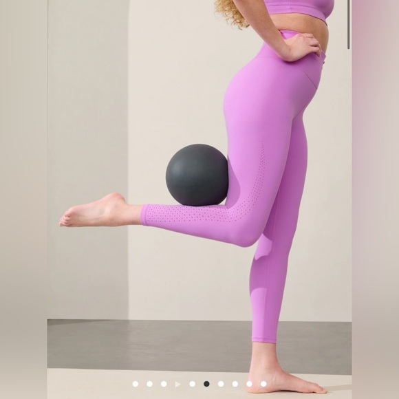 Athleta ELATION ULTRA HIGH RISE LASERCUT 7/8 LEGGING size M - Picture 4 of 12